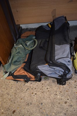 Lot 74 - A group of tool bags