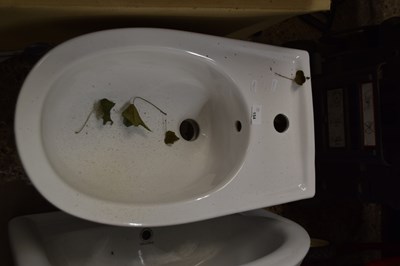 Lot 154 - A toilet basin