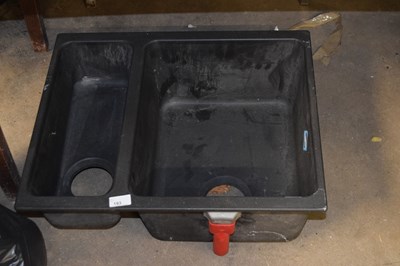 Lot 193 - A sink