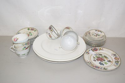 Lot 140 - A quantity of Copeland dinner and tea wares...