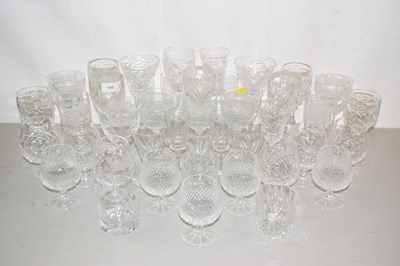Lot 160 - A collection of various clear glass wares to...