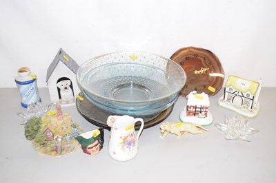 Lot 164 - Mixed Lot: Various items to include glass...