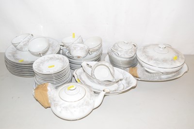 Lot 172 - A quantity of Sierra Pine pattern table wares