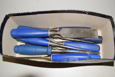 Lot 71 - Box of chisels