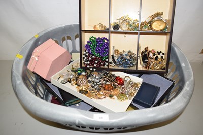 Lot 98 - A large mixed lot of costume jewellery