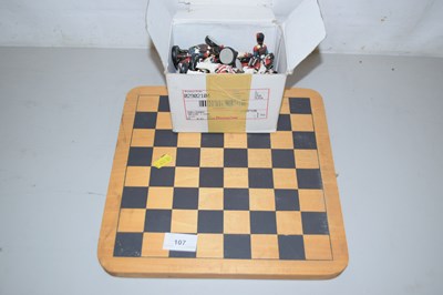 Lot 107 - A modern resin Napoleonic chess set