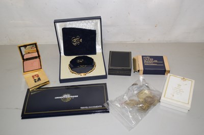 Lot 108 - Mixed Lot: Various coinage, powder compacts etc