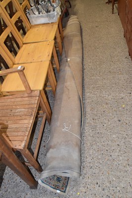 Lot 299 - 20th Century machine made floor rug