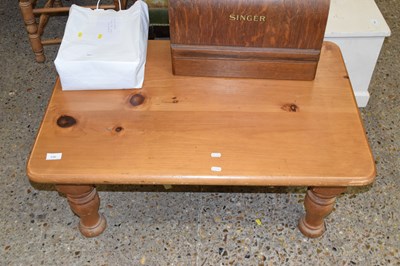 Lot 336 - Pine coffee table
