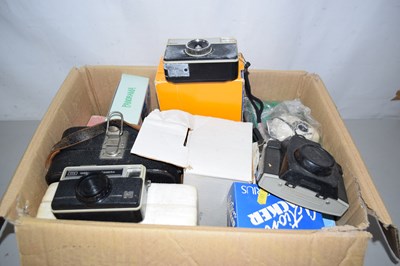 Lot 515 - Box of vintage cameras