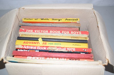 Lot 516 - Box of vintage Boys annuals