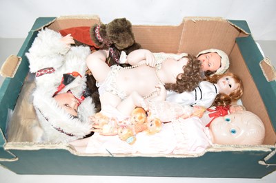 Lot 534 - Box containing various vintage dolls