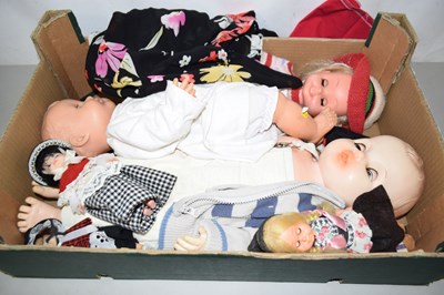 Lot 540 - Box of various vintage dolls