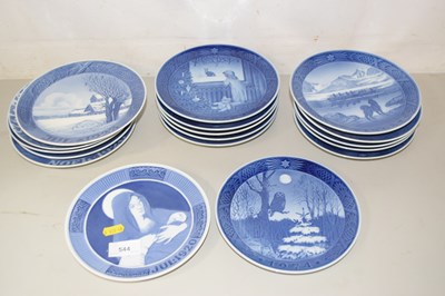 Lot 544 - A group of various blue and white decorative...