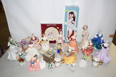 Lot 568 - Mixed lot of various ceramic ornaments,...