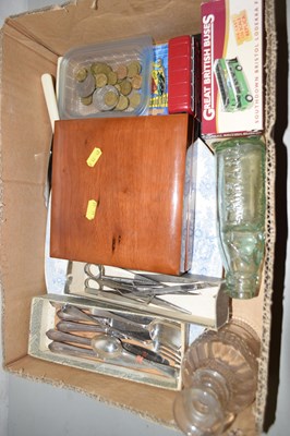 Lot 604 - Mixed lot of various to include cutlery,...