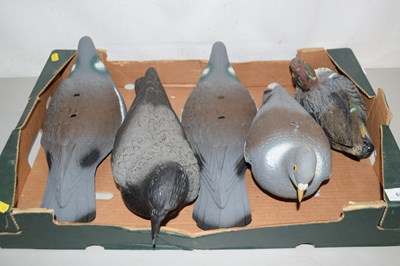 Lot 606 - Box of various avian decoys