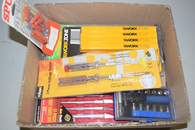 Lot 614 - Mixed lot of various hardware to include...