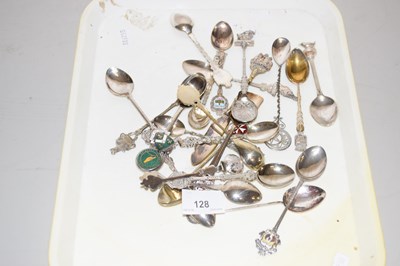 Lot 128 - A quantity of various crested collectors spoons
