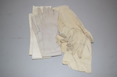 Lot 131 - Three pairs of vintage ladies gloves