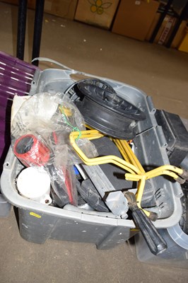 Lot 672 - Box of garage clearance