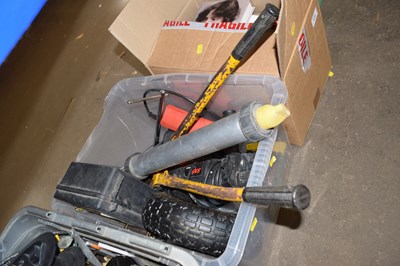 Lot 673 - Box of various garage clearance