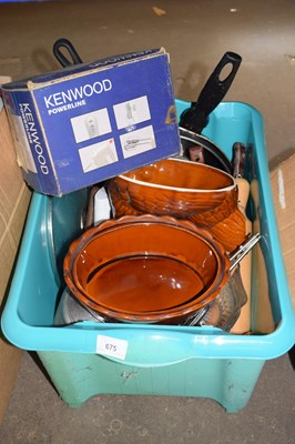 Lot 675 - Mixed box of kitchen wares