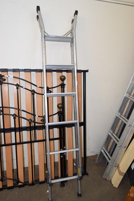 Lot 729 - Extending ladder
