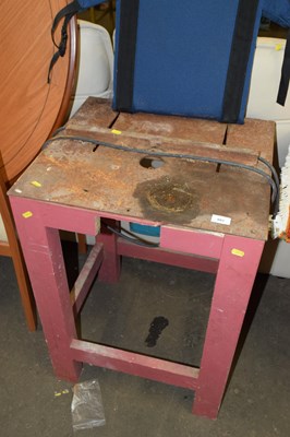 Lot 803 - A router table