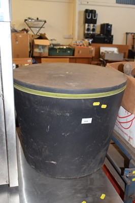 Lot 836 - A combined ice bucket and small table