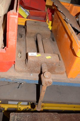 Lot 841 - A bench vice