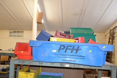 Lot 847 - Large quantity of garage storage trays