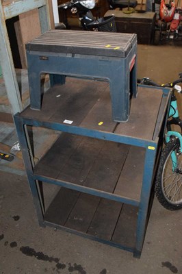 Lot 851 - A small shelf unit together with a step