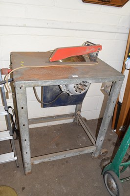 Lot 855 - A bench saw