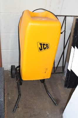 Lot 861 - A JCB garden shredder