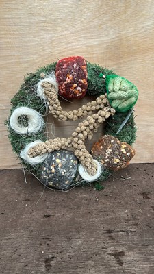 Lot 1036 - Wreath birdfeeder