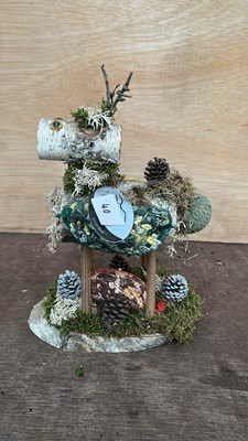 Lot 1040 - Deer bird feeder
