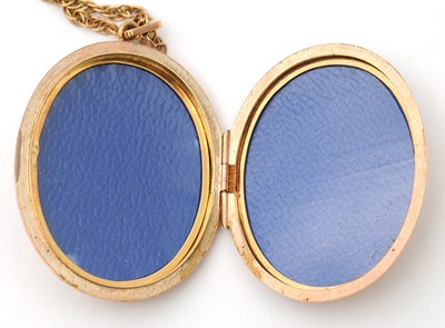 Lot 97 - A 9ct locket and chain, the oval locket with...