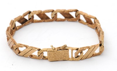 Lot 85 - A 9ct curblink bracelet, with smooth and...