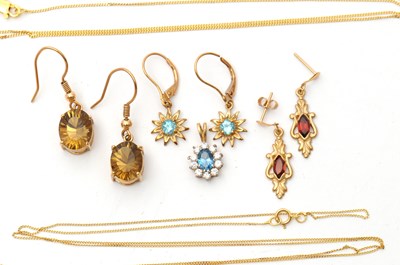 Lot 82 - A mixed lot of jewellery: to include two 9ct...
