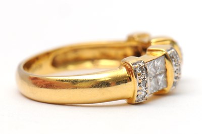 Lot 23 - An 18ct diamond ring, set with round brilliant...