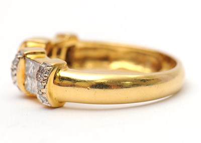 Lot 23 - An 18ct diamond ring, set with round brilliant...