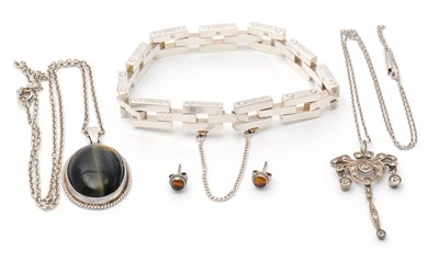Lot 142 - A mixed lot of silver jewellery: to include a...