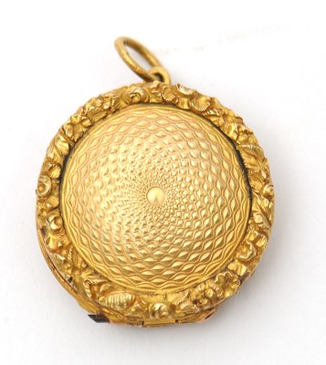 Lot 117 - A 19th century viniagrette locket, the round...