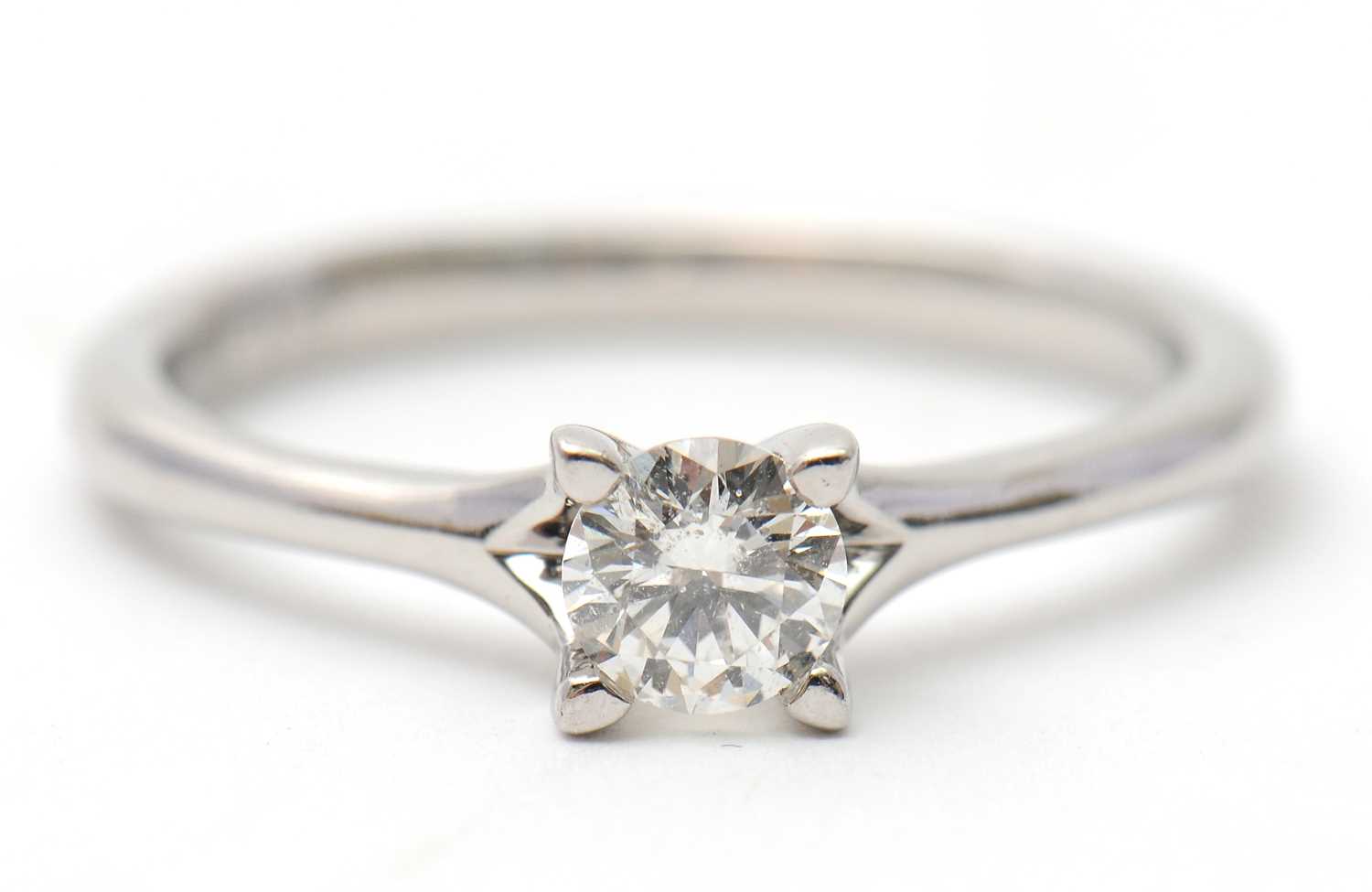 Lot 21 - A platinum diamond ring, with round brilliant...