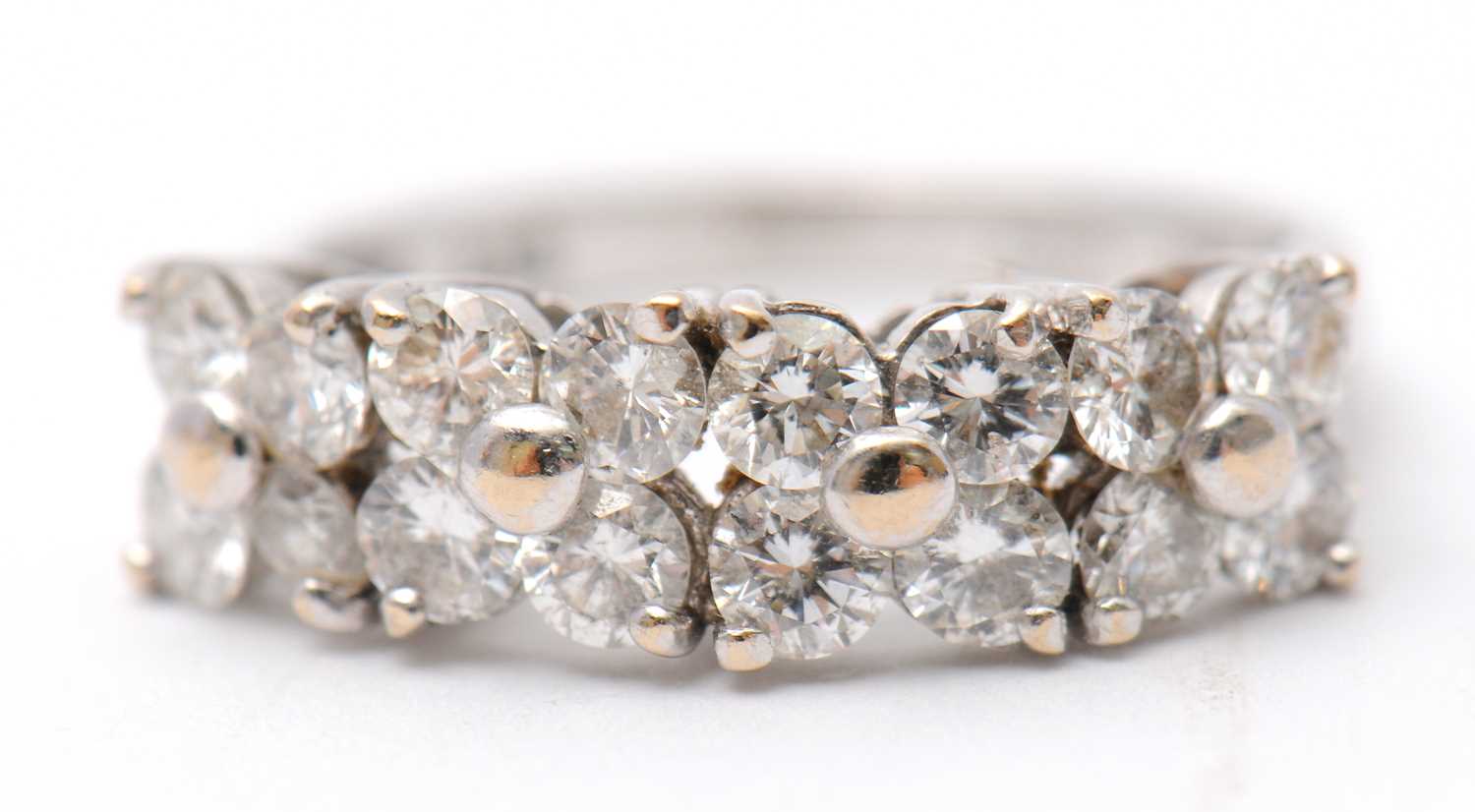 Lot 20 - An 18ct diamond ring, set with round brilliant...