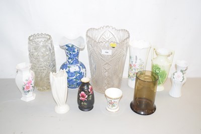 Lot 4 - Mixed Lot: Various ceramic and glass vases