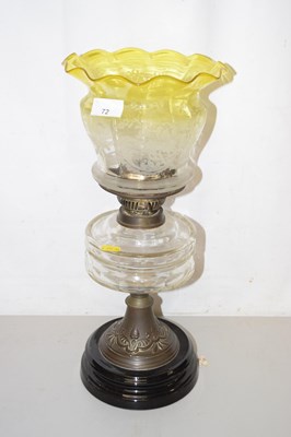 Lot 72 - An oil lamp with amber tinted shade