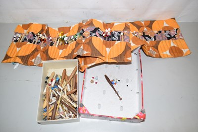 Lot 79 - A collection of lace making bobbins