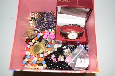 Lot 113 - Box of assorted costume jewellery